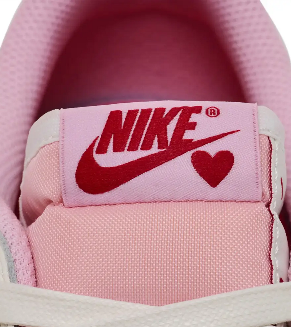 Nike Dunk Low Valentine's Day 2026 — Édition Cœur Rose — BACK TO SCHOOL
