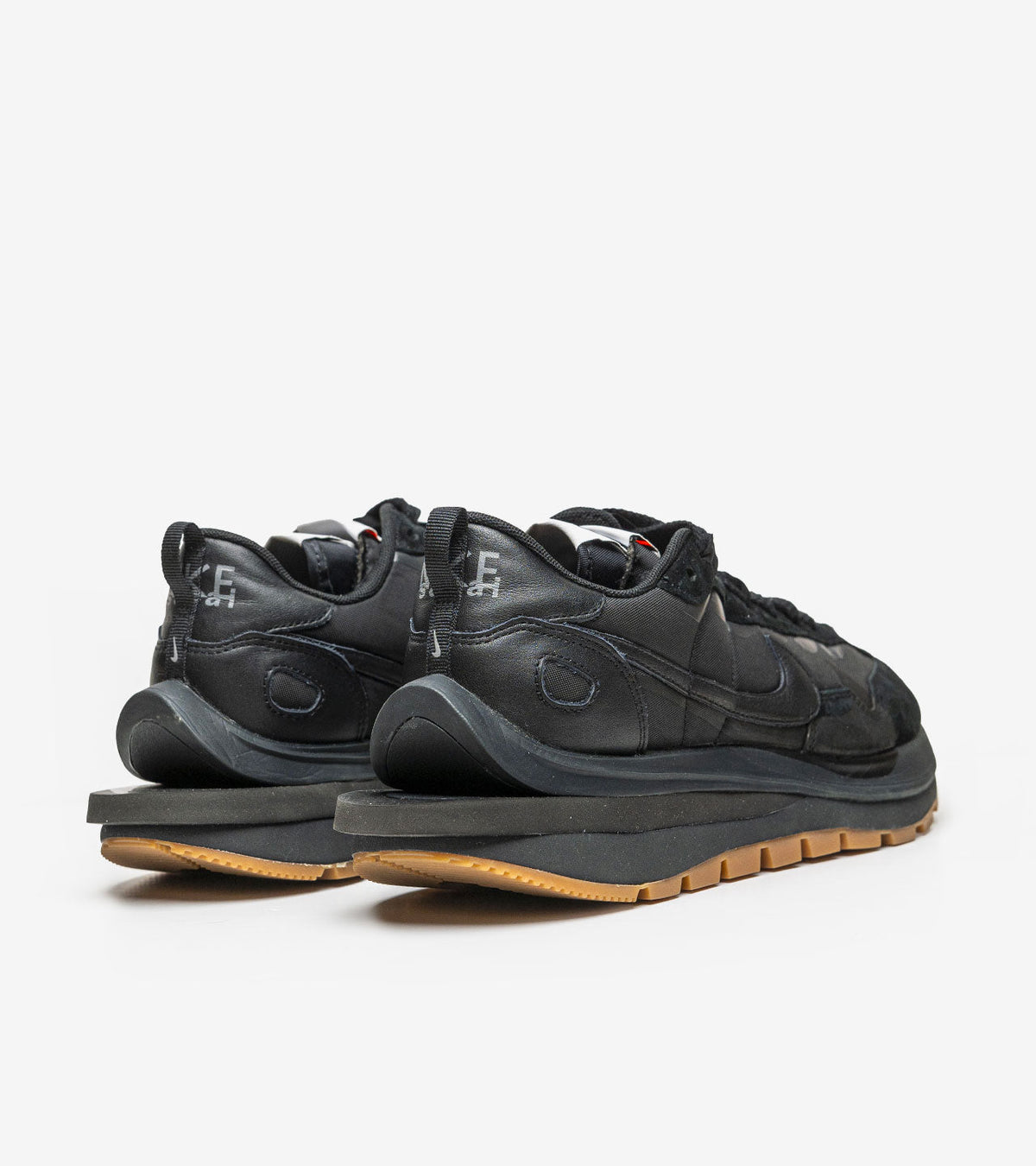Nike Vaporwaffle x Sacai – Black Gum (DD1875-001)