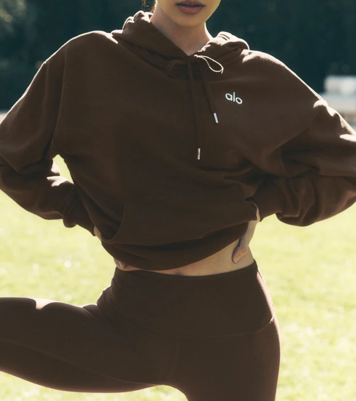 Alo Yoga Hoodie Espresso – Sweat à capuche minimaliste moins de 200€